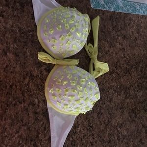 36 D vs top yellow and white like new